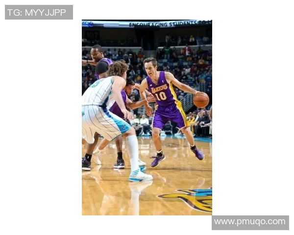 火箭队与湖人队在9月7日的激烈对决中第四节精彩瞬间回顾 火箭队与湖人队在9月7日的激烈对决中第四节精彩瞬间回顾